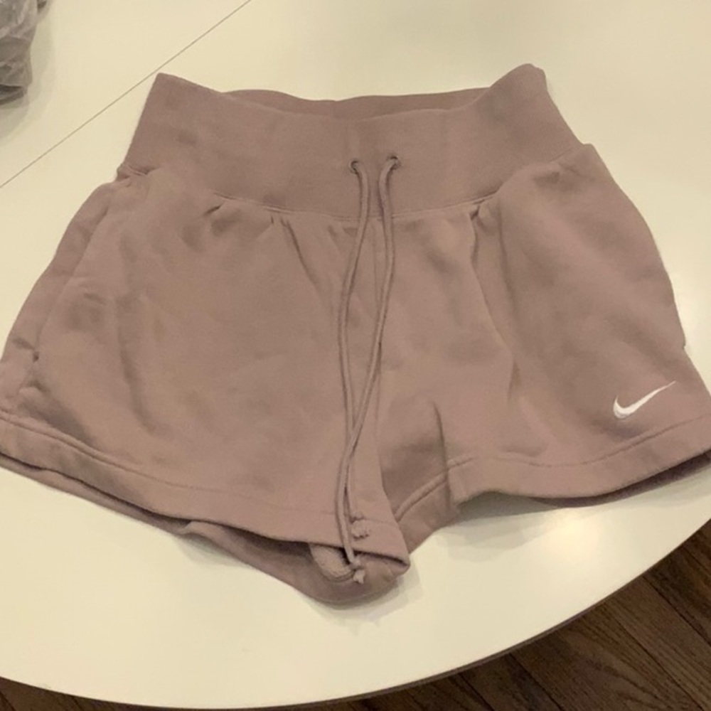 Nike Women's sportswear phoenix fleece high-waisted short